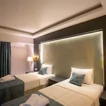 Anya Hotel *
